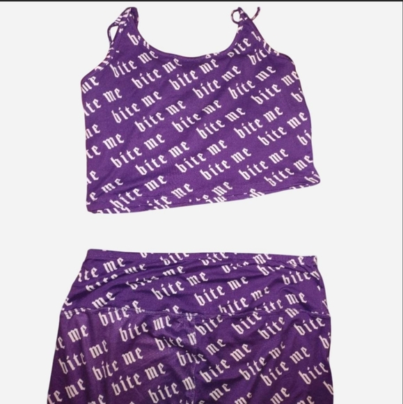 Bite Me Vampire Athletic Apparel set - Picture 4 of 15